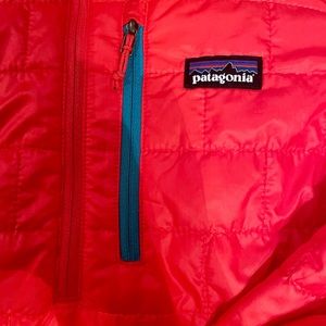 Patagonia's pullover Puff Jacket soft, lite weight and warm. 100% polyester.